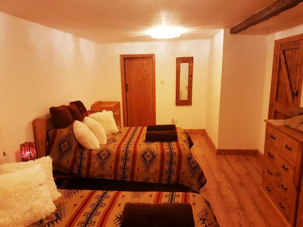 בית הארחה הודרספילד 	Marsh Royd Barn 0*,