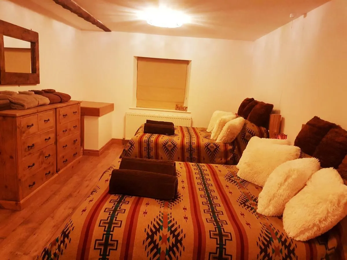 בית הארחה הודרספילד 	Marsh Royd Barn בית כפרי